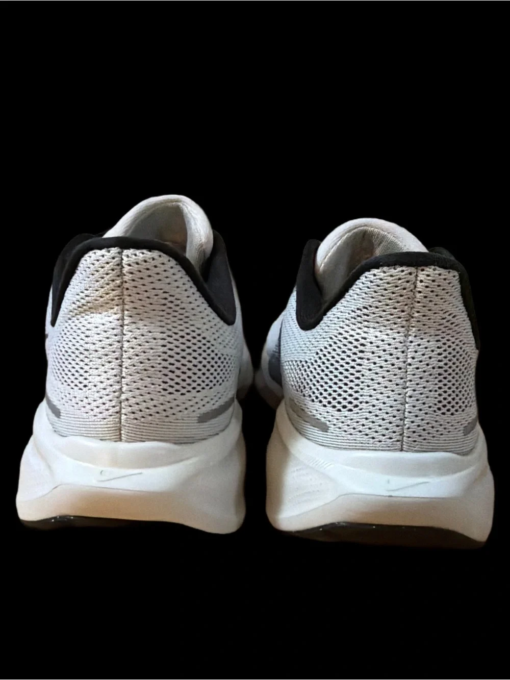 Nike Air Pegasus 42 Men’s White, Gray & Black Runners size 11 GUC